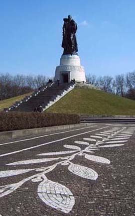 sowjetisches Ehrenmal im Treptower Park Berlin 