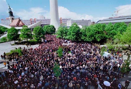 npd demo berlin alexanderplatz 8. Mai 2005 Jungen Nationaldemokraten